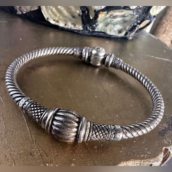 Elegant Artisan Bracelet – A Timeless Statement Piece - Picture 11 of 16